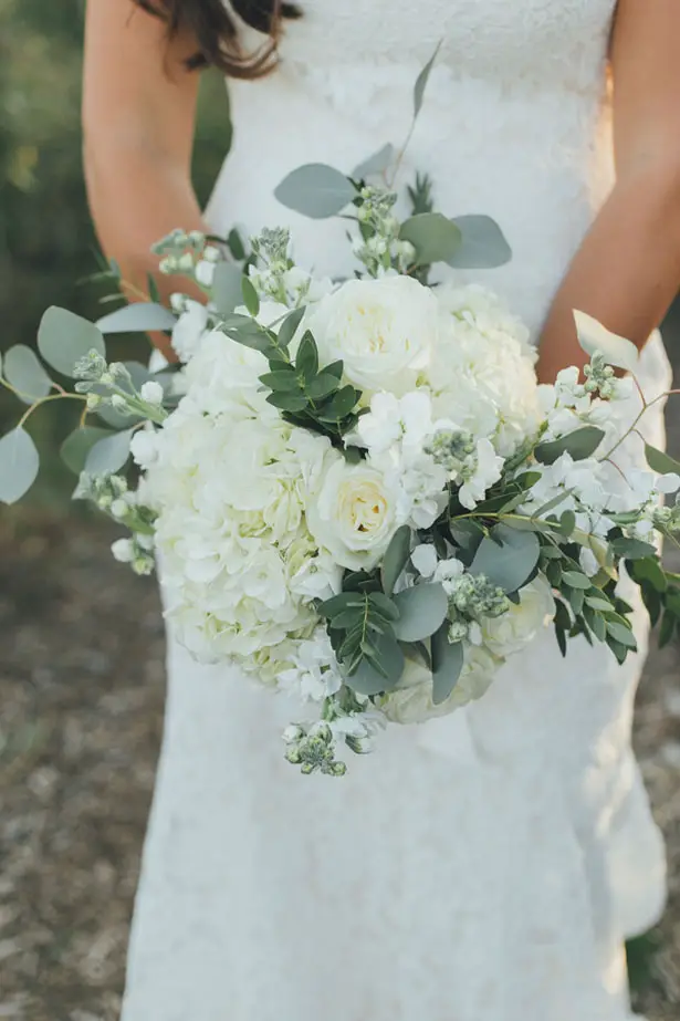 White bridal bouquet - OLLI STUDIO