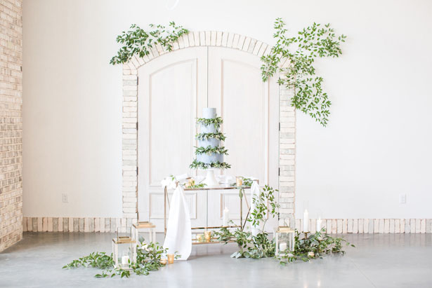 Spring wedding decor - Anna Holcombe Photography