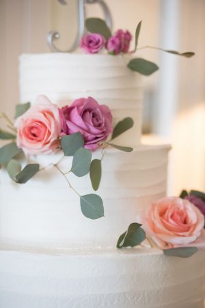 Beautiful wedding cake - Corner House Photography