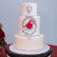 Beautiful wedding cake - Corner House Photography