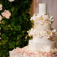 Floral wedding cake - Lin And Jirsa Photography