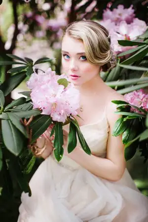 Beautiful spring bridal picture - Caroline Ross Photography