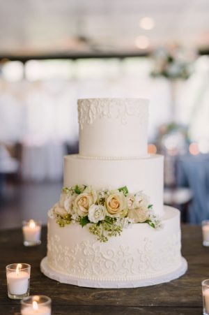 Beautiful wedding cake - Hunter Photographic