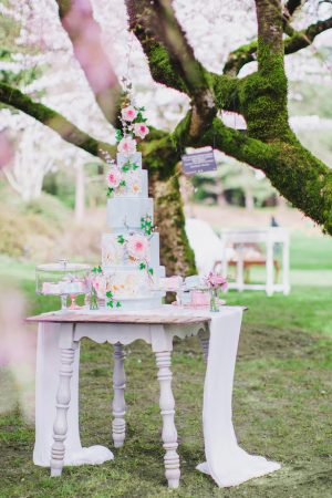 Tall wedding cake - Caroline Ross Photography