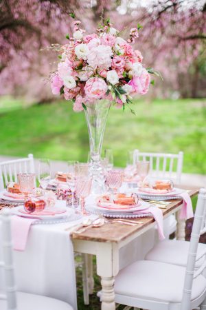 Tall and pink wedding table centerpiece - Caroline Ross Photography