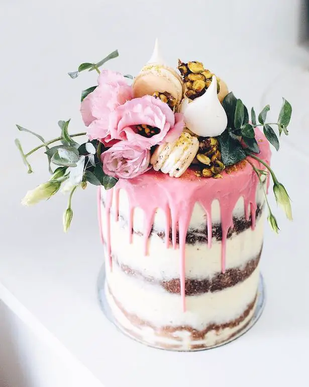 Wedding Cake Trends - Drip Cake - via Trendland