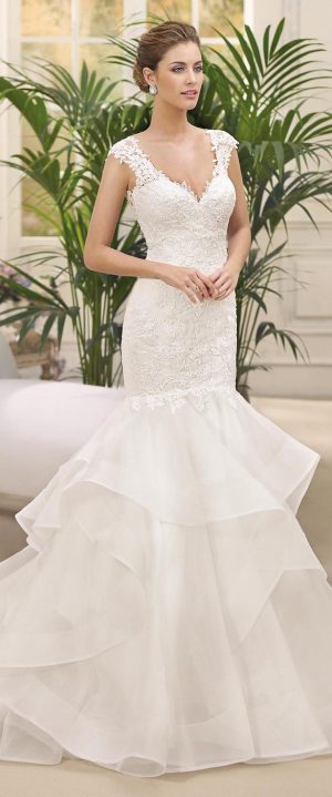 V-neck lace fitted Wedding Dress with ruffled skirt by Fara Sposa 2017 Bridal Collection