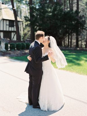 Wedding kiss - Hunter Photographic