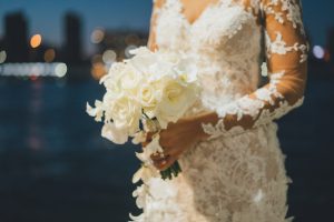 All-white wedding bouquet - Olli Studio