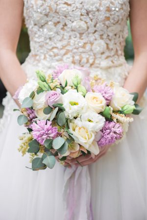 Beautiful violet wedding bouquet - L'estelle Photography