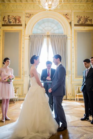 Romantic Paris wedding ceremony picture - Pierre Paris Photography