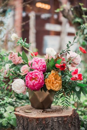 Colorful wedding flowers - Gideon Photography