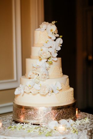 Classic wedding cake - Cody Raisig Photography