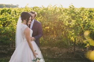 Outdoor wedding pictures - Manifesto Photography