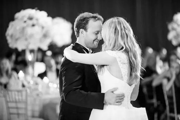 First Dance wedding picture - Style and Story Photography