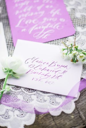 Violet and white wedding invitation - L'estelle Photography