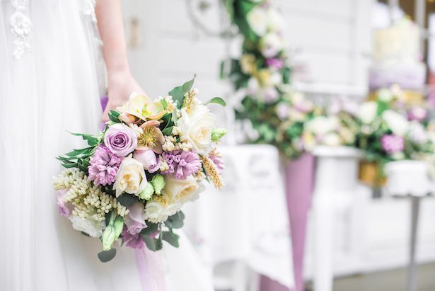 Violet wedding bouquet - L'estelle Photography
