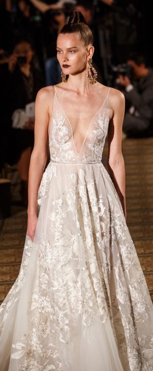 Wedding Dress by BERTA Spring 2018 runway show 18-01 (2)