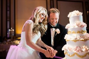 Wedding cake cutting - Style and Story Photography