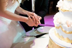 Wedding cake cutting - Style and Story Photography