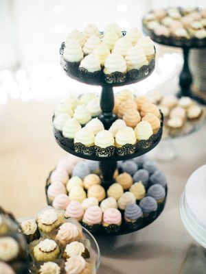 Wedding cupcakes - The WaldronPhotography