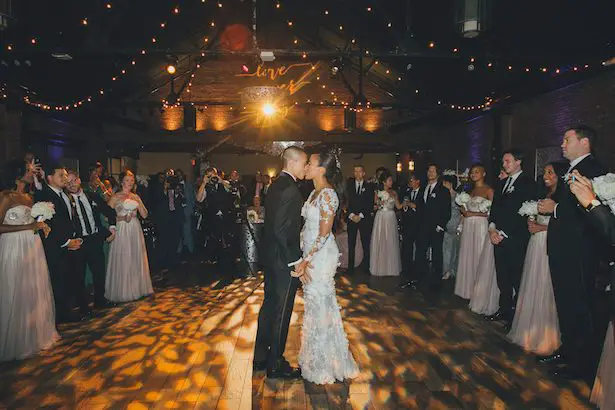 Wedding kiss - Olli Studio