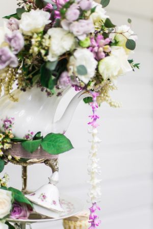 Wedding teapot decor - L'estelle Photography