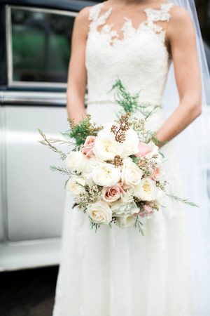 White and blush classic bouquet - Lindsay Campbell Photography