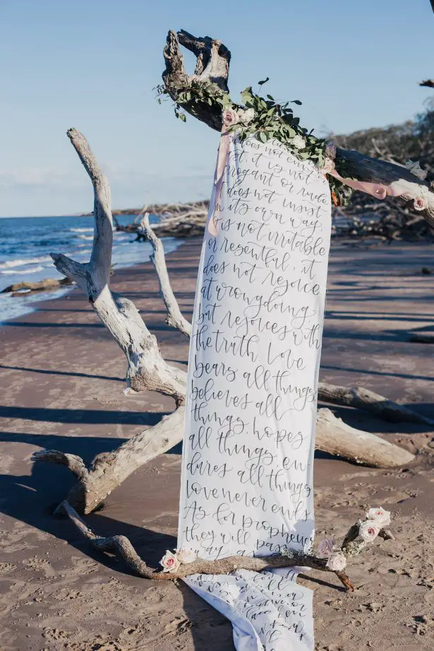 Beach Driftwood Wedding Background - Alondra Vega Photography