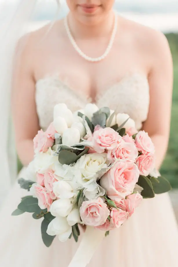 Blush roses wedding bouquet - Alicia Lacey Photography