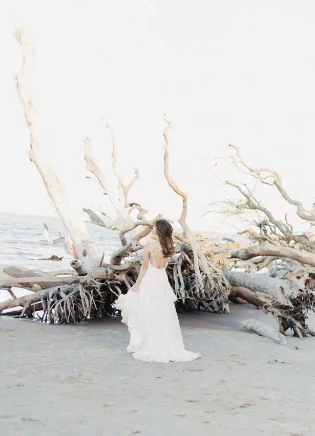 Sophisticated Beach Drift Wood Wedding Photo - Alondra Vega Photography