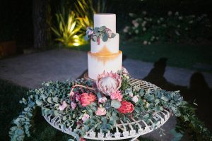 Bohemian Wedding Cake table - Photography: Irene Fucci