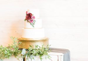 Classic Wedding Cake - Alexi Lee Photography