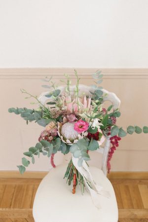 Wild Wedding bouquet Protea - Photography: Irene Fucc