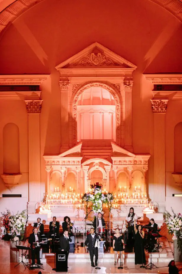 Glitz and Glam Wedding Ideas - NYE - 009. Bob Gail Music - Brian Leahy Photo
