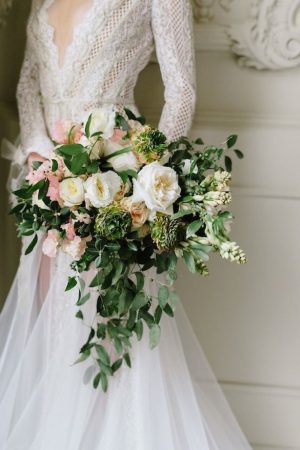 Stunning Winter Wedding Bouquet - Photographer: Mango Studios
