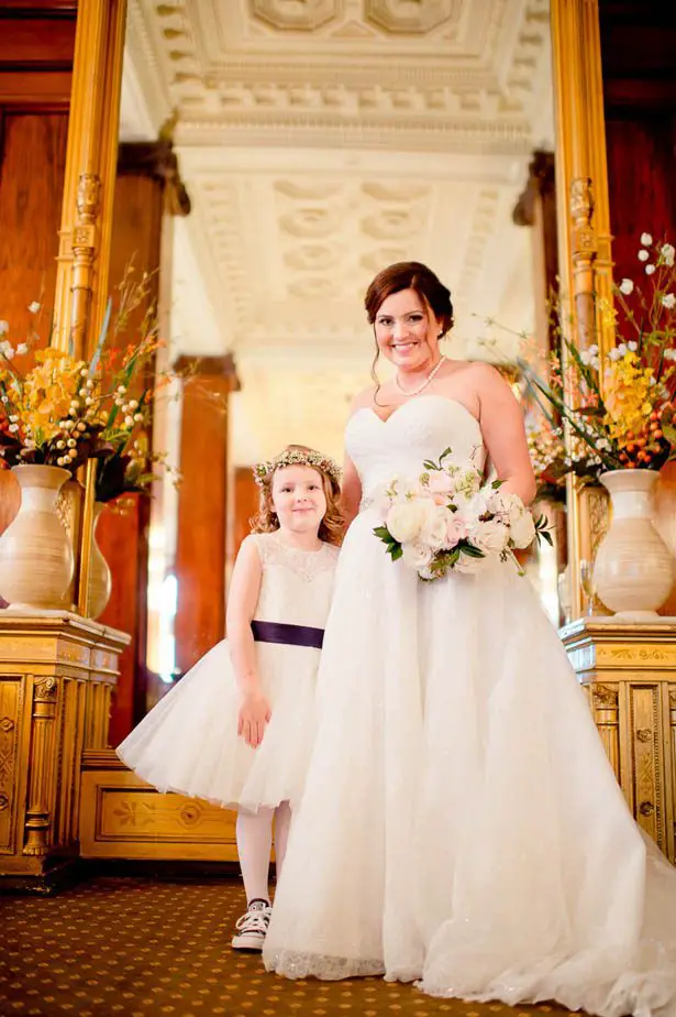 Bride and flower girl photo - Photography: Mosca Studio