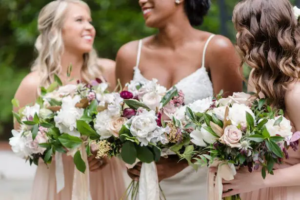Bold and romantic wedding bouquets - KVC Photography