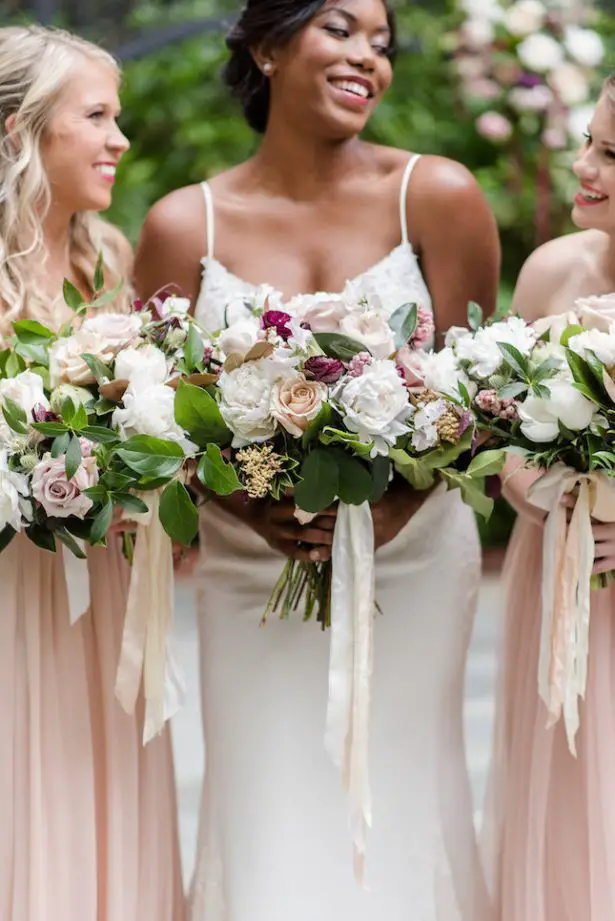 Bold and romantic wedding bouquets - KVC Photography