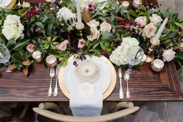 Bold and romantic wedding table decor - KVC Photography
