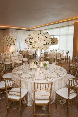 Luxury white and gold wedding decor - Photography: Callaway Gable