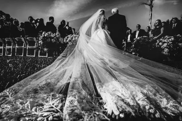 Walking down the aisle - Photography: Callaway Gable