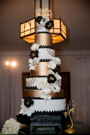 Black white and gold wedding cake - Photo: Hollywood Pro Weddings