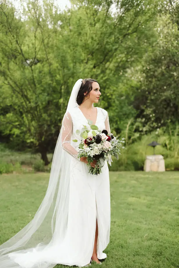 Long sleeve wedding dress - Photo: Elizabeth Bristol 