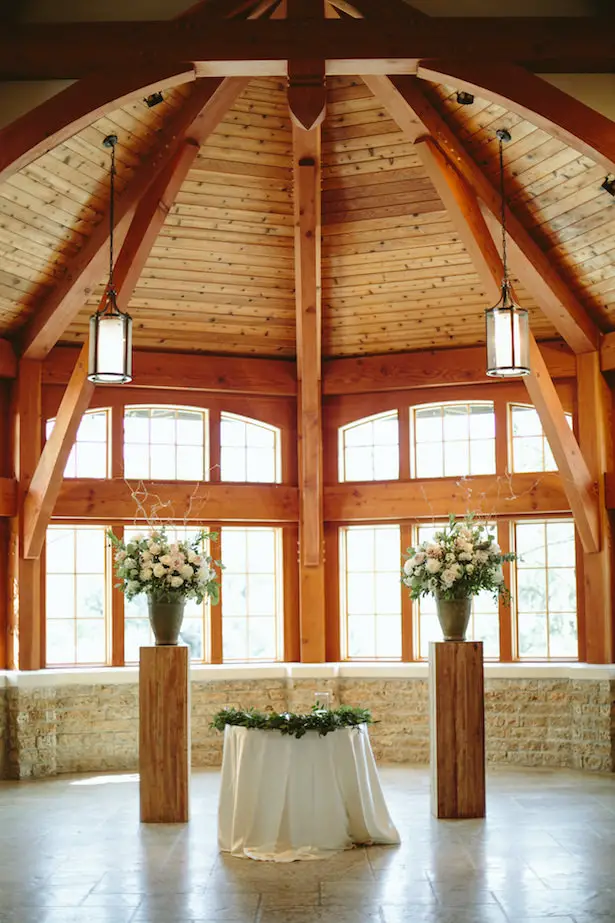 Wedding reception decor - Photo: Elizabeth Bristol 