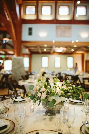 Wedding Table Decorations - Photo: Elizabeth Bristol