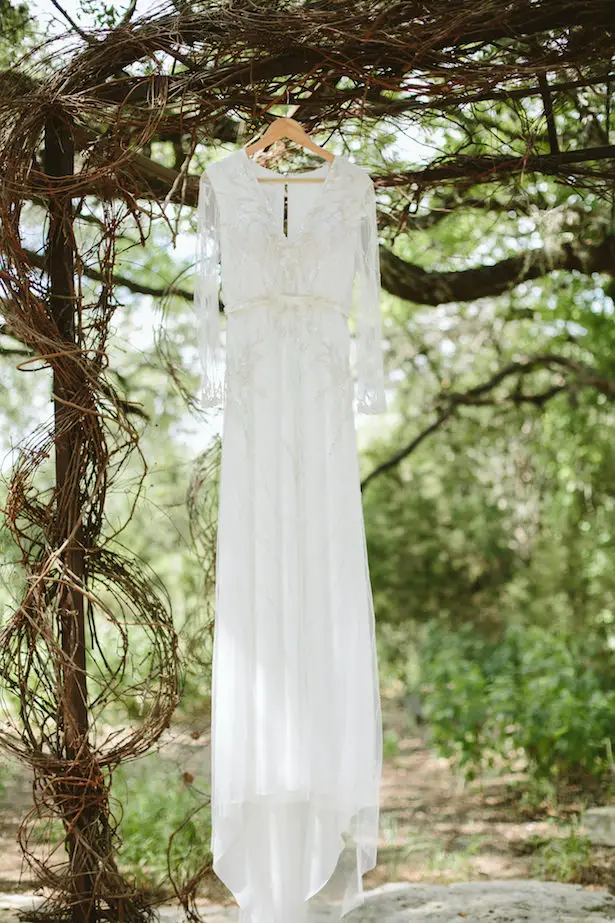 Wedding dress - Photo: Elizabeth Bristol 