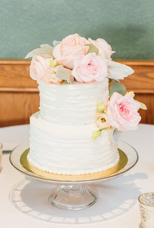 white Buttercream wedding cake with flowers - Rachel Figueroa Photography