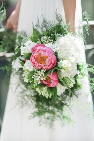 Modern Greenery wedding bouquet - Nora Photography