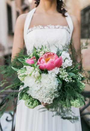 Modern Greenery wedding bouquet - Nora photography